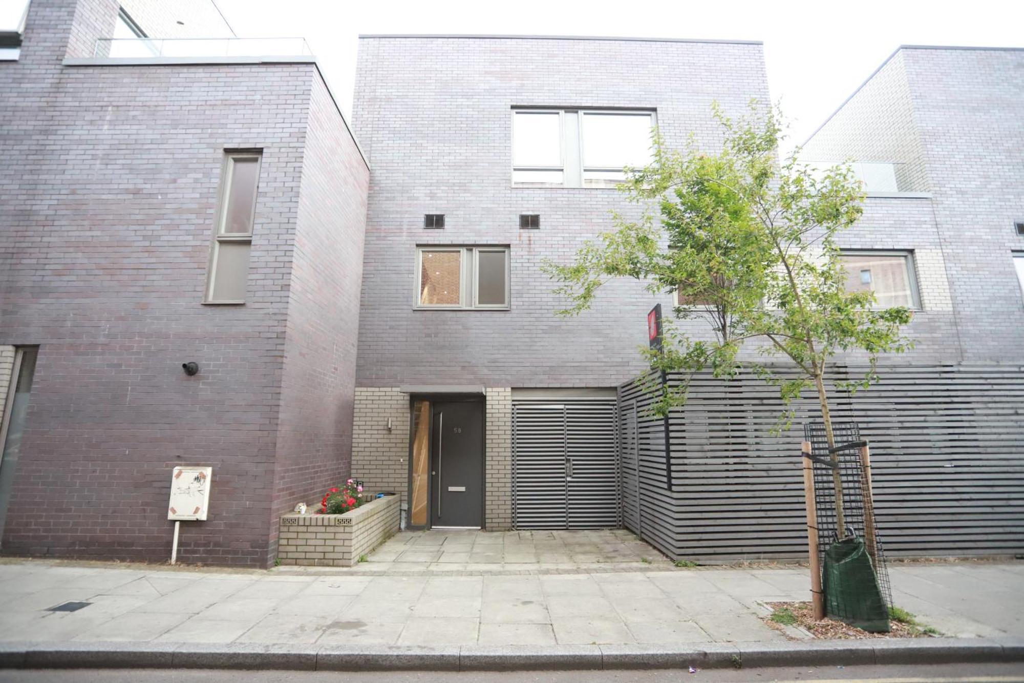 Spacious 3-Story Retreat With Rooftop Terrace And Modern Amenities London Exterior foto
