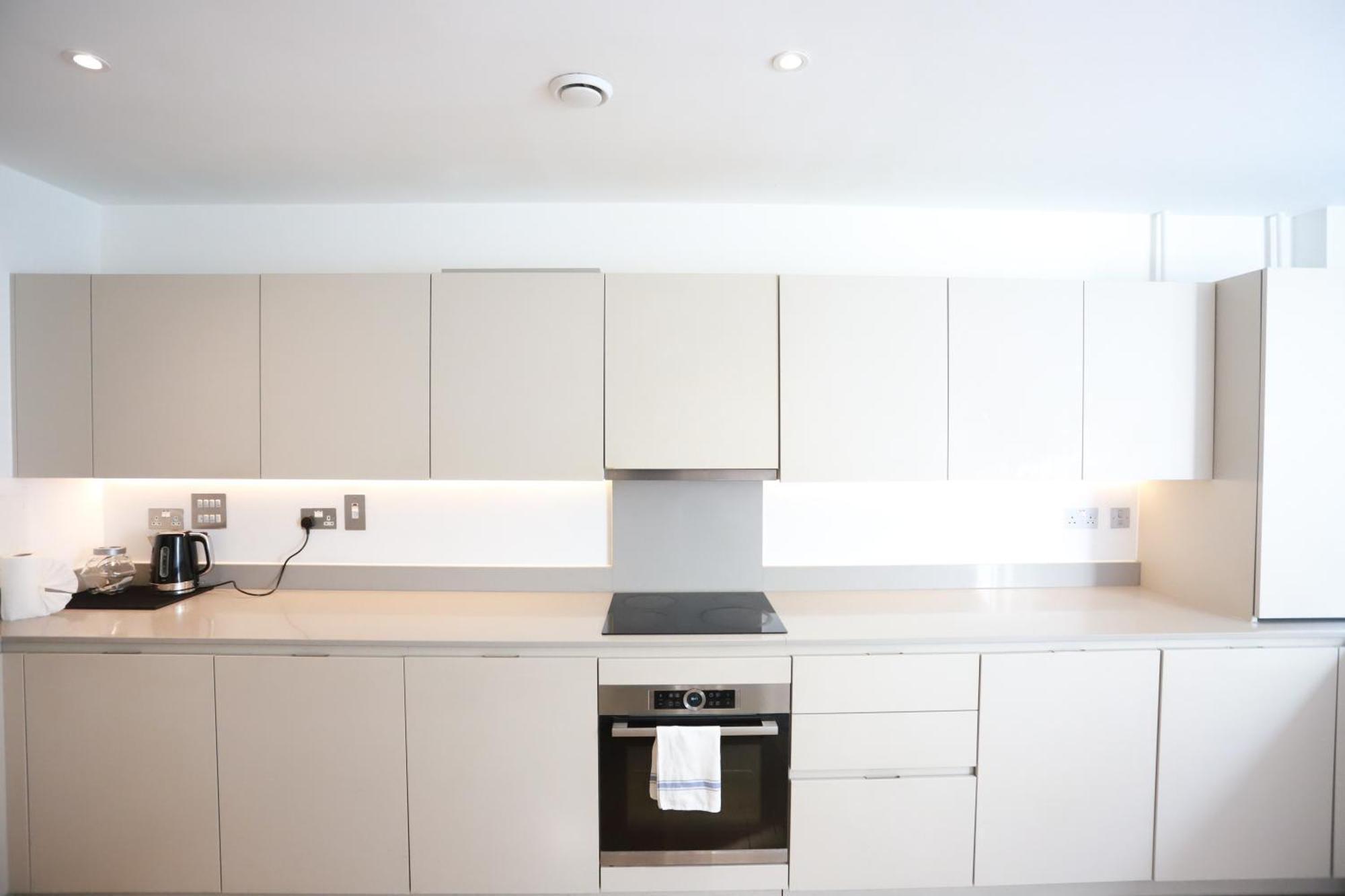Spacious 3-Story Retreat With Rooftop Terrace And Modern Amenities London Exterior foto