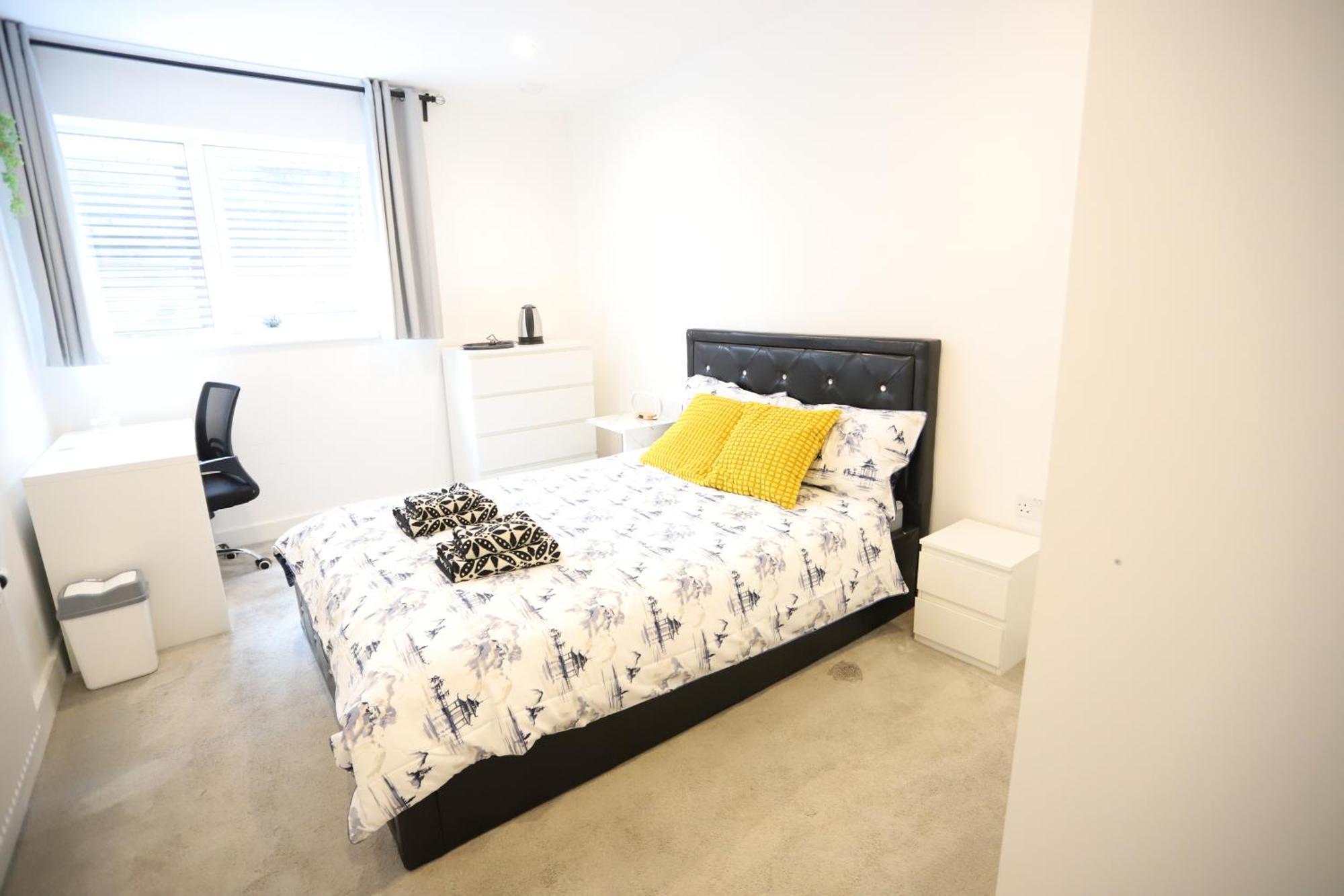 Spacious 3-Story Retreat With Rooftop Terrace And Modern Amenities London Exterior foto