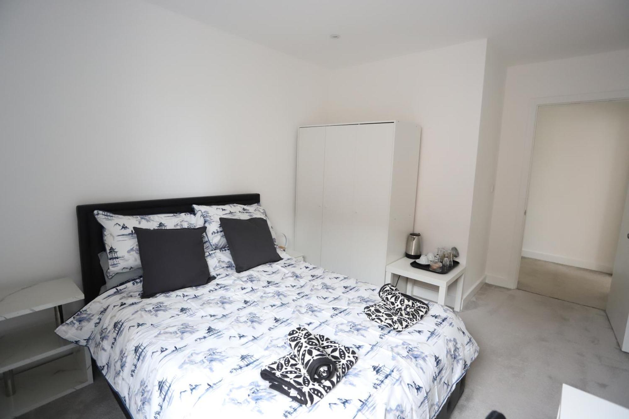 Spacious 3-Story Retreat With Rooftop Terrace And Modern Amenities London Exterior foto