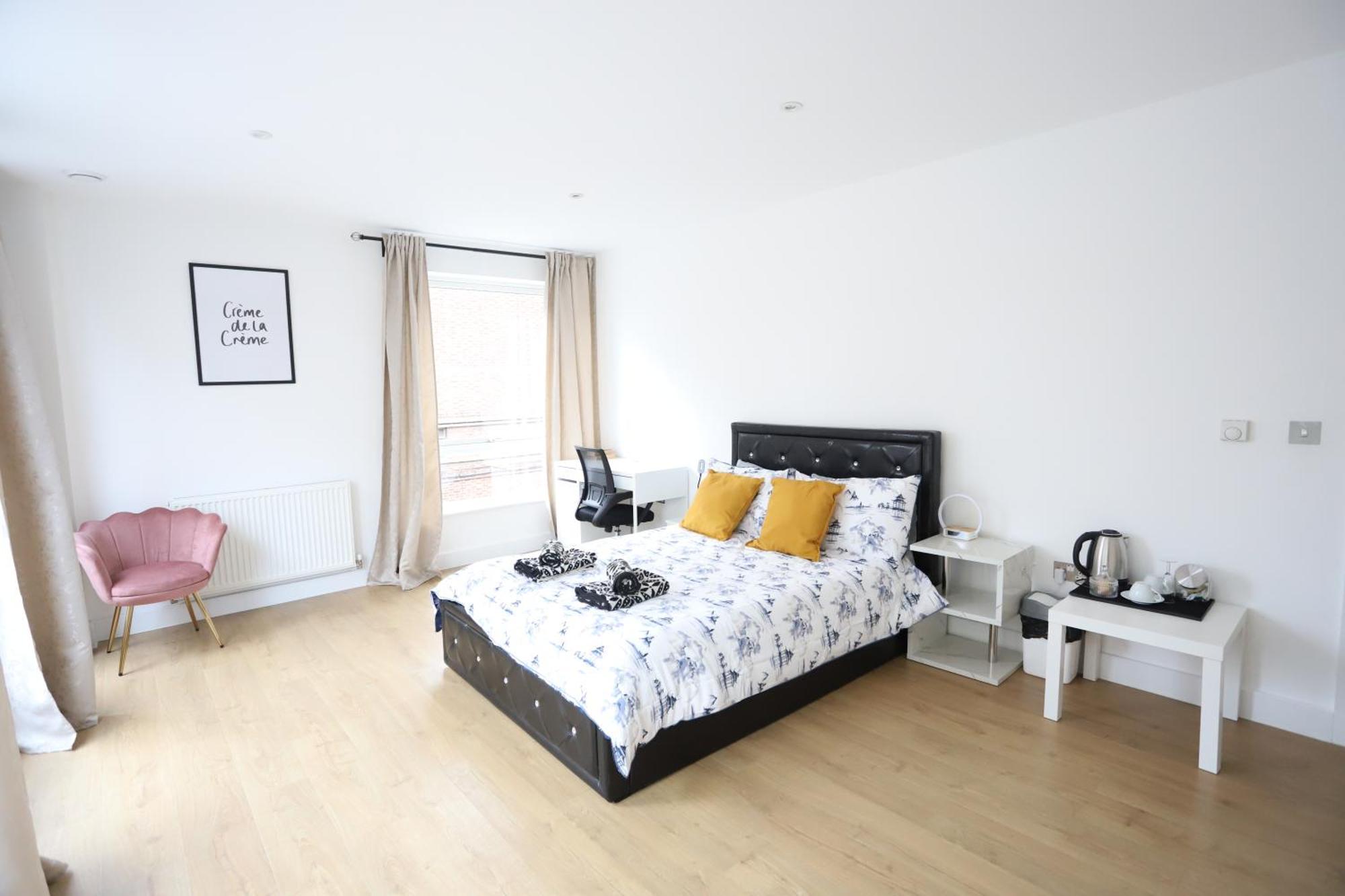 Spacious 3-Story Retreat With Rooftop Terrace And Modern Amenities London Exterior foto