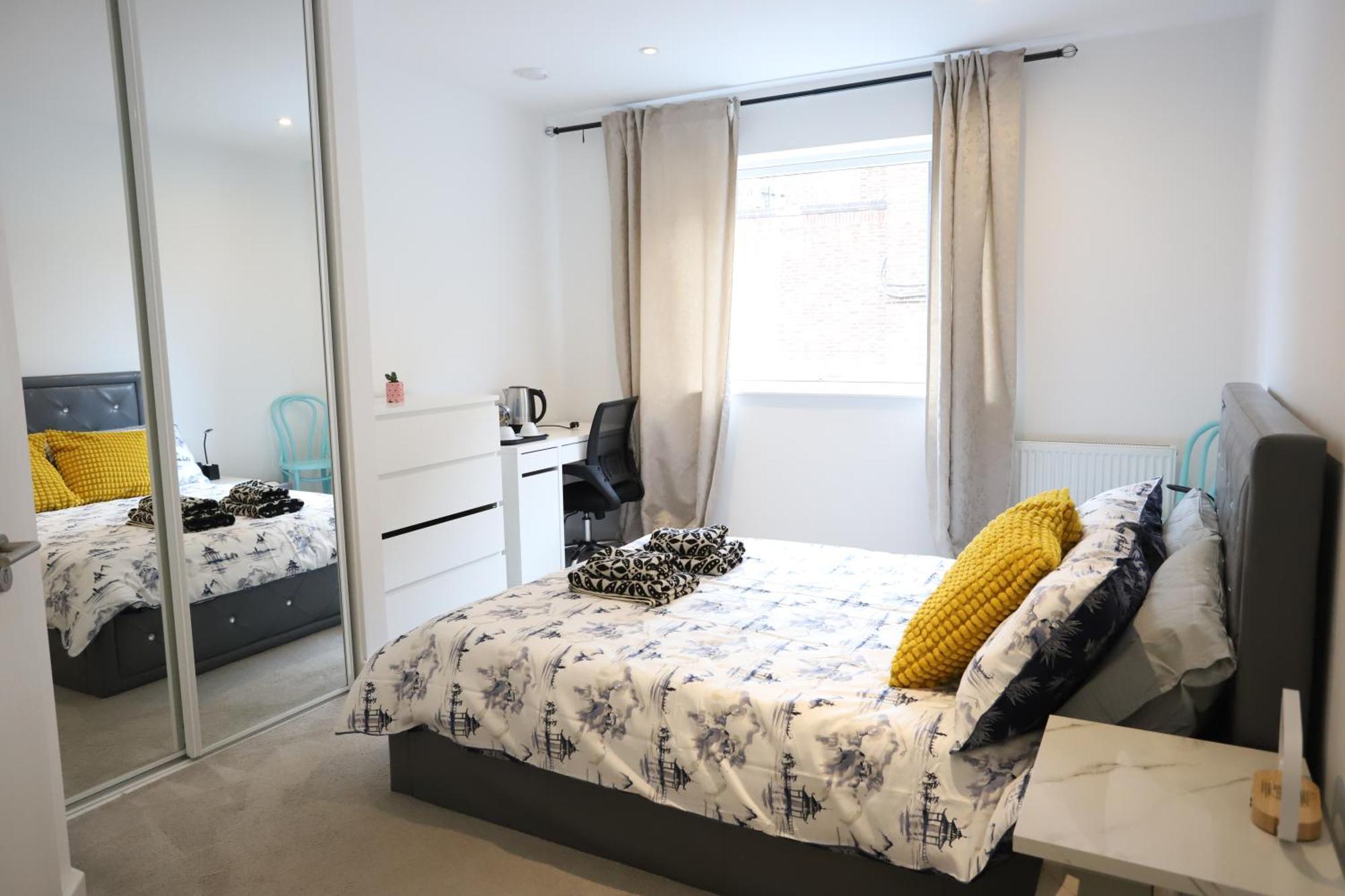 Spacious 3-Story Retreat With Rooftop Terrace And Modern Amenities London Exterior foto